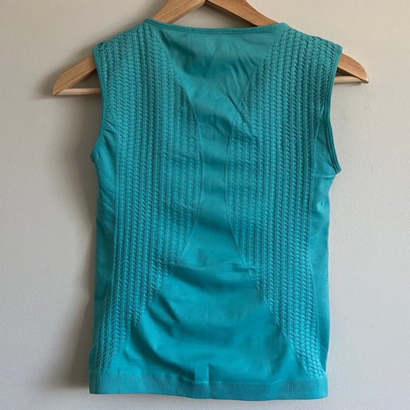 Nike Sphere Seamless Performance Sports Tank - Picture 2 of 5